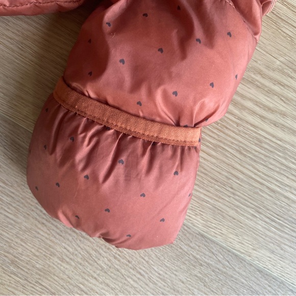 Infants 0-6 month GAP snowsuit - Picture 3 of 3